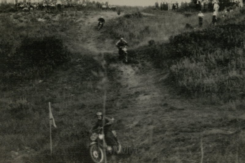 KKE 4336.jpg - Motocrossy z udziałem Tadeusza Giedrojcia.